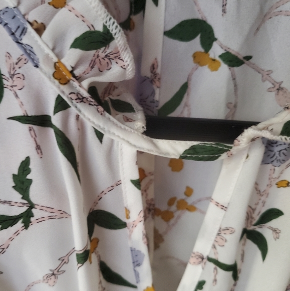 Beautiful floral tank top blouse - Picture 3 of 5